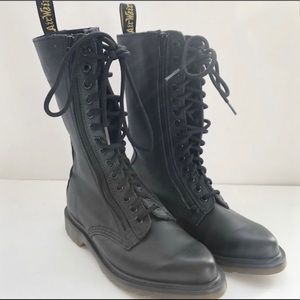 Doc Martens pointed boot